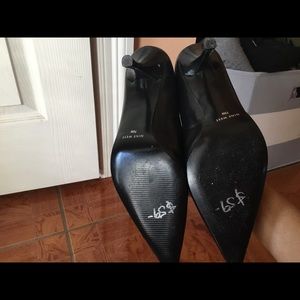 Black kitten heel pump